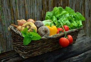 koszyk z warzywami