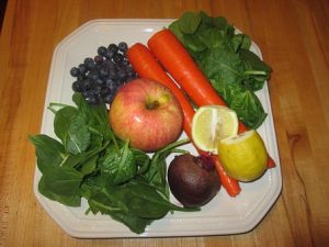talerz owoców i warzyw